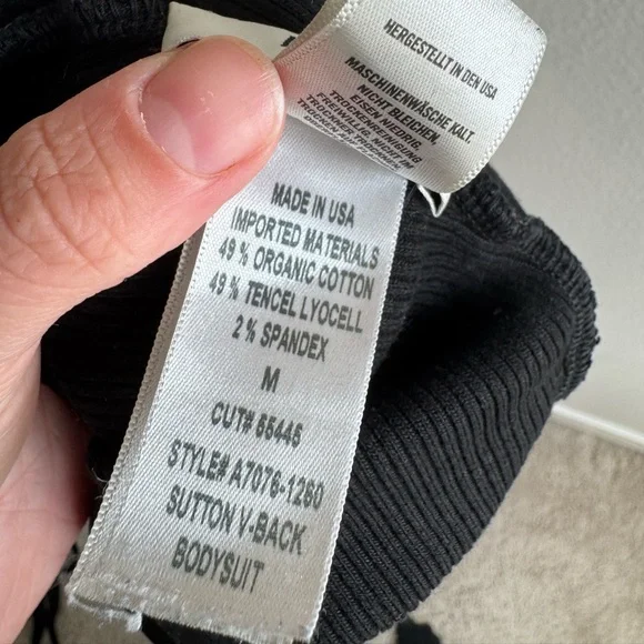 AGOLDE Sutton V Back High Neck Sleeveless Reversible Bodysuit Size Medium - Picture 6 of 6